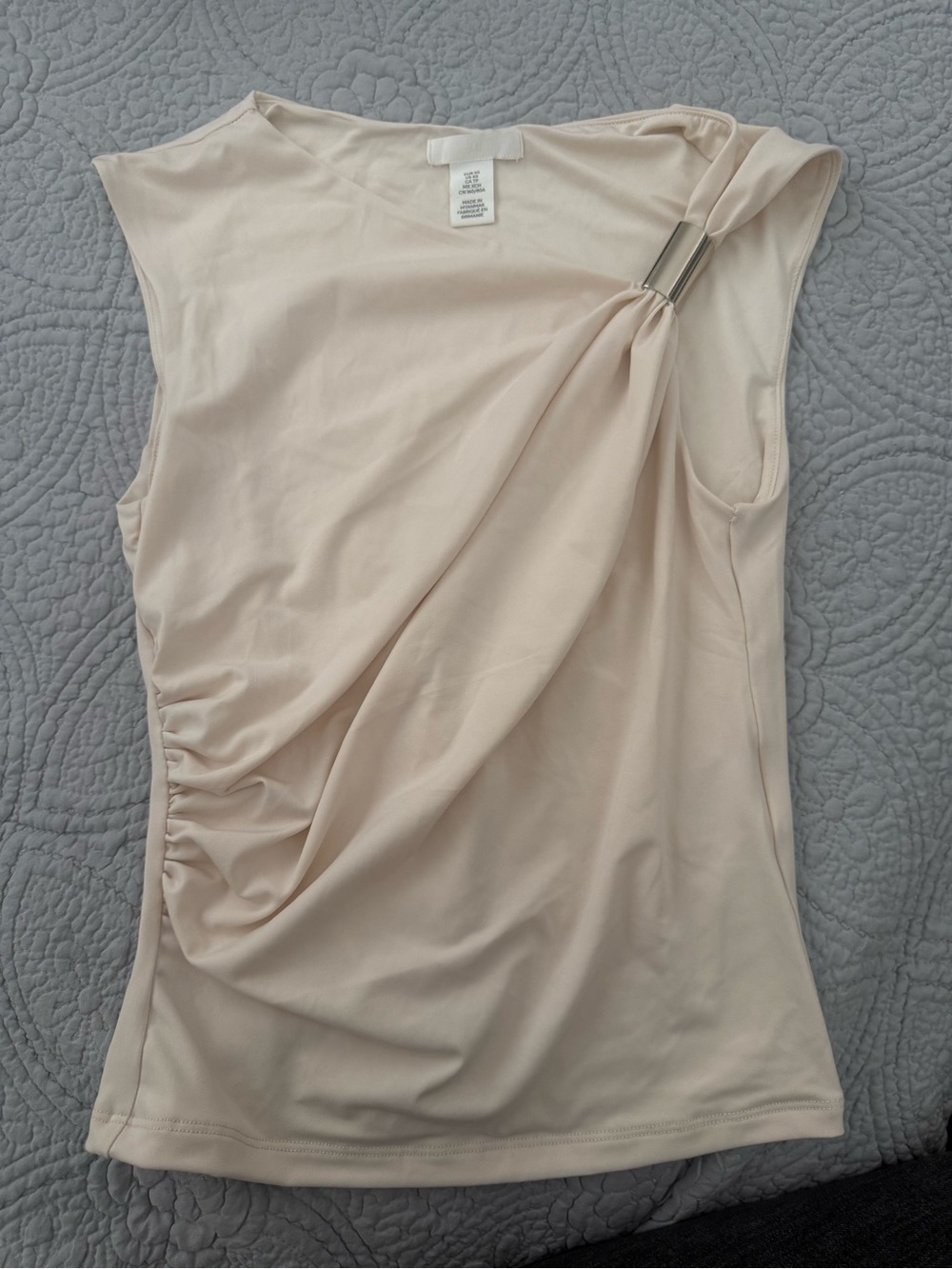 H&M Cream Sleeveless Twist-Shoulder Top with Metal Accent